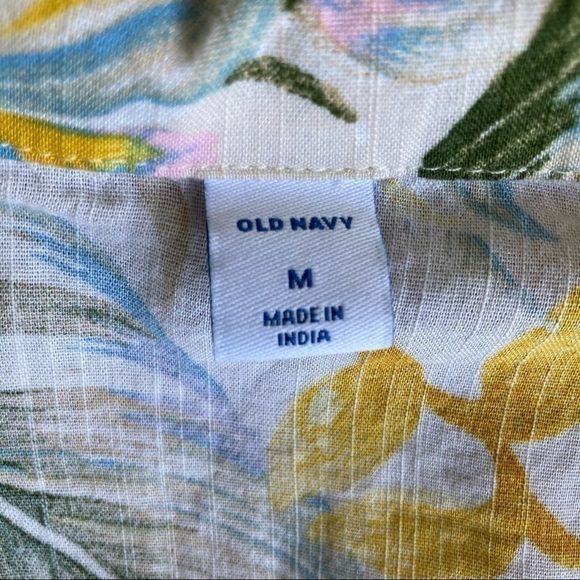 Old Navy | Floral Tropical Hawaiian Tie-Front Crop Button Down - Picture 5 of 6